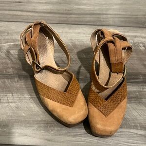 Free People Tan suede clogs